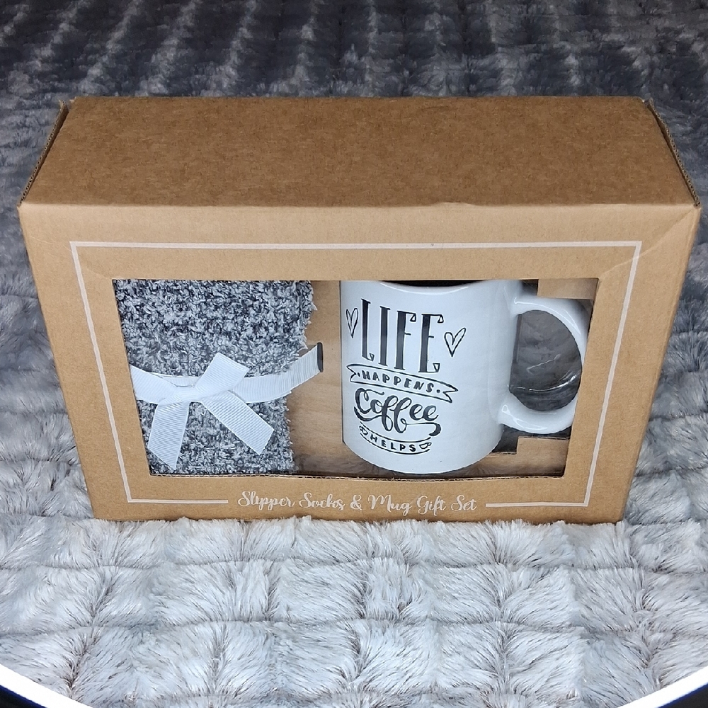 NWT Cozy Gift Set with 14oz Mug and Socks
